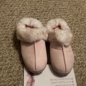 NWT slippers